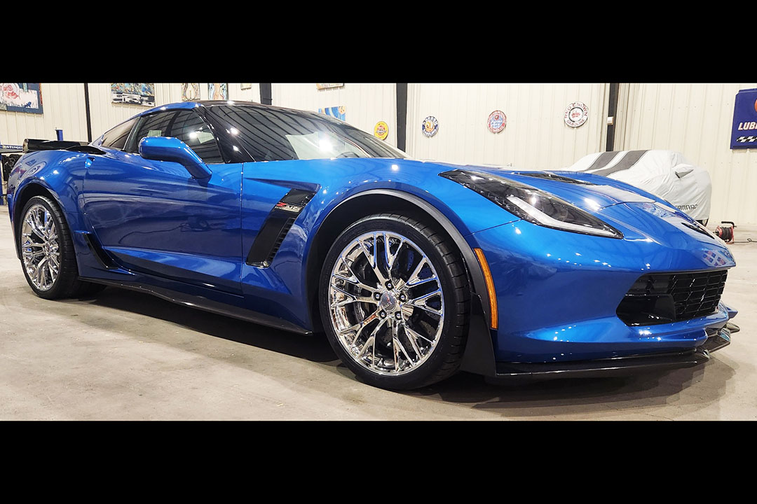 2nd Image of a 2015 CHEVROLET CORVETTE Z06 3LZ