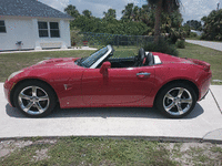 Image 5 of 17 of a 2007 PONTIAC SOLSTICE GXP