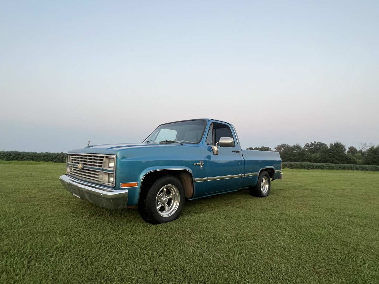 2nd Image of a 1984 CHEVROLET C10