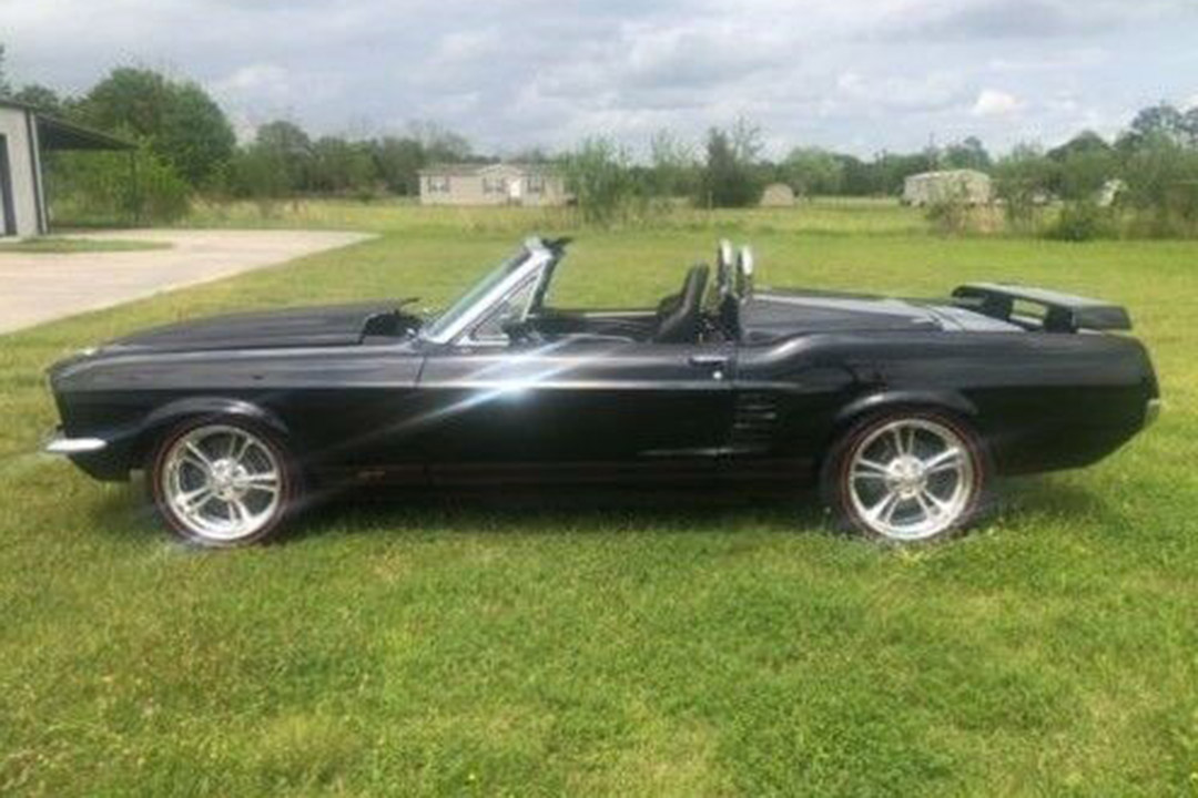 2nd Image of a 1967 FORD MUSTANG