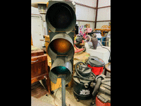 Image 1 of 1 of a N/A 3-TRAFFIC LIGHT STANDING
