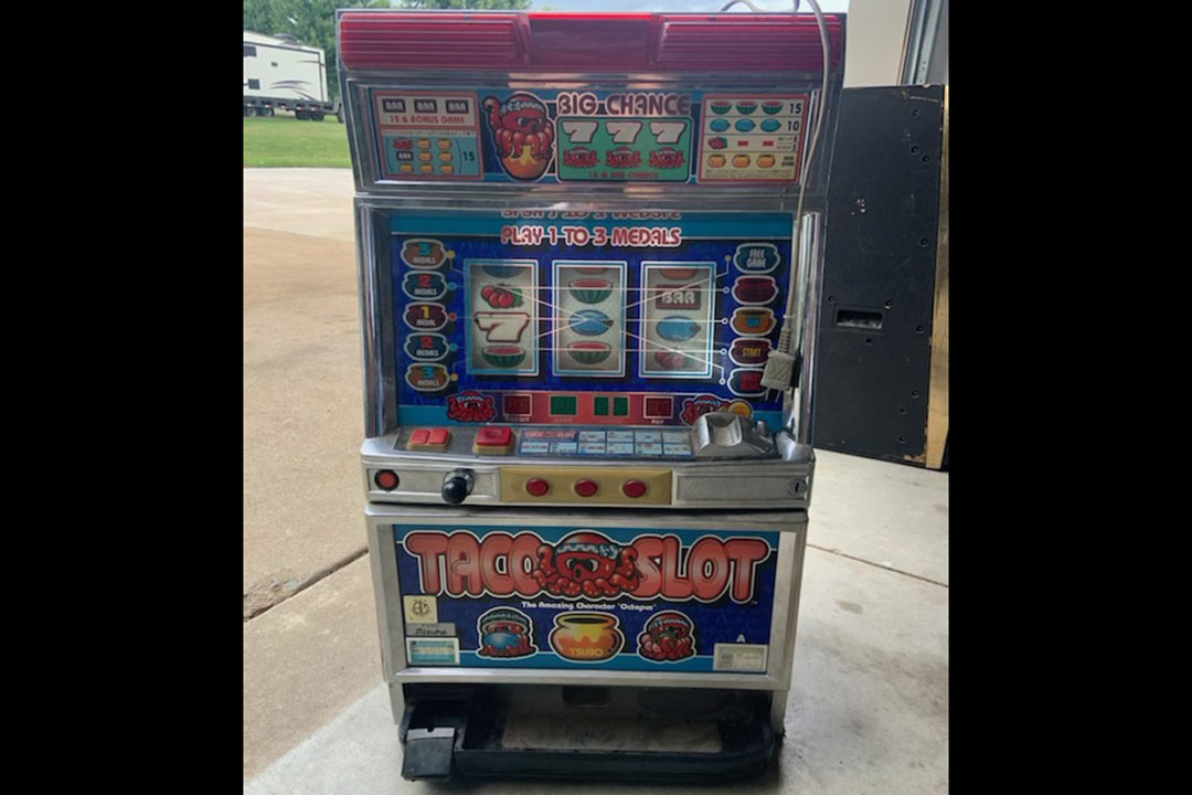 0th Image of a N/A TACO SLOT MACHINE