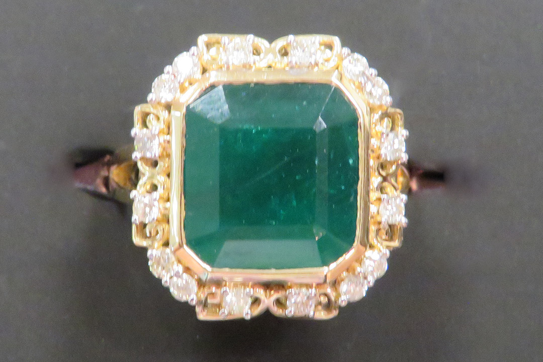 1st Image of a N/A LADY'S EMERALD DIAMOND RING