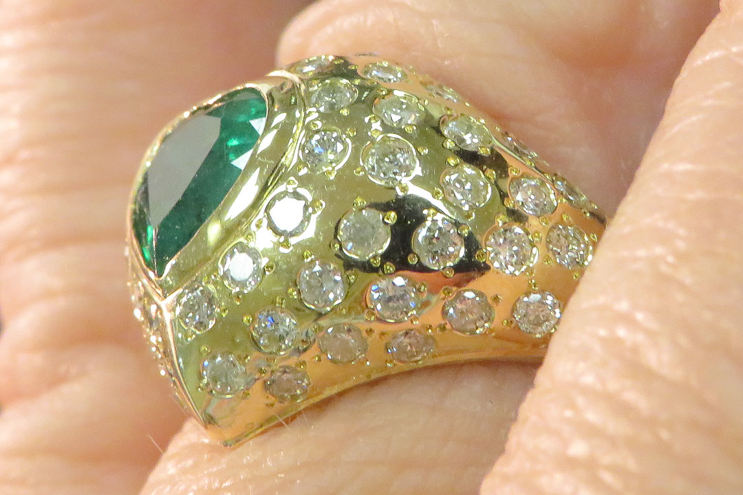 4th Image of a N/A YELLOW GOLD EMERALD BERYL & DIAMOND