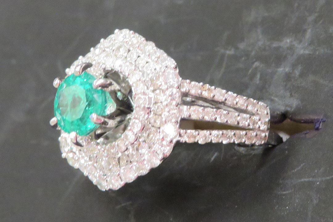 2nd Image of a N/A GOLD EMERALD DIAMOND