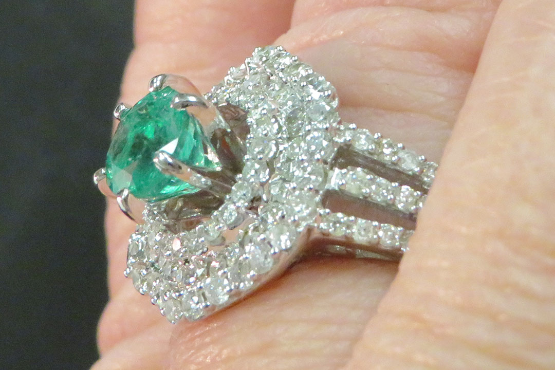 4th Image of a N/A GOLD EMERALD DIAMOND