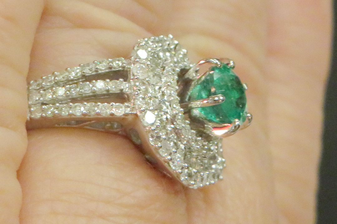 5th Image of a N/A GOLD EMERALD DIAMOND