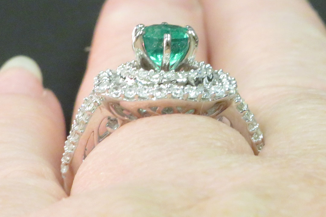 6th Image of a N/A GOLD EMERALD DIAMOND