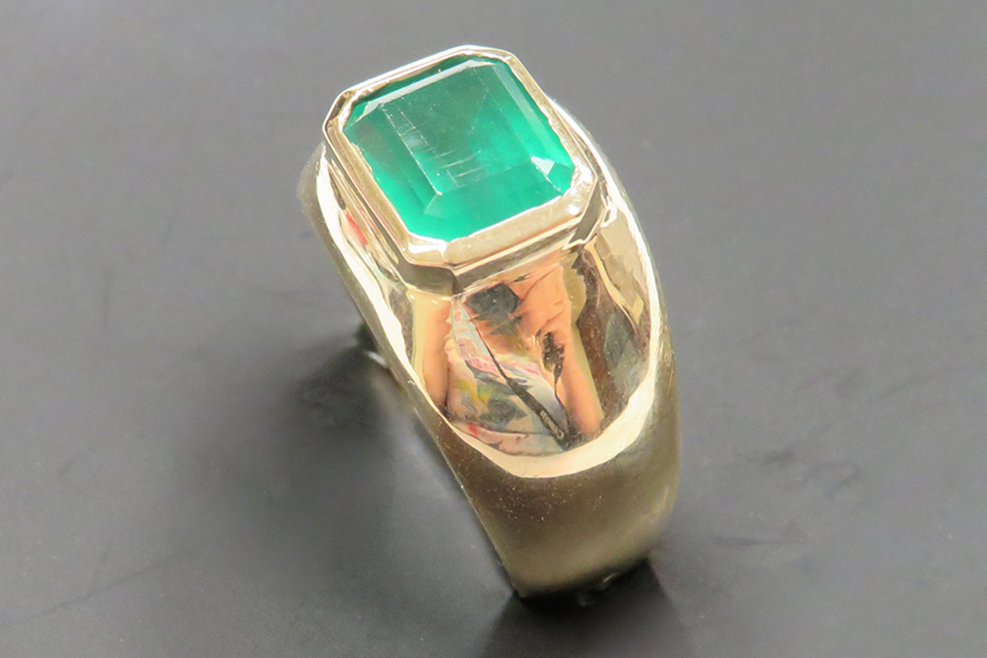 2nd Image of a N/A EMERALD BERYL GEMSTONE