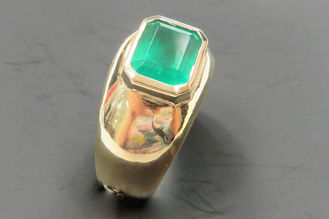 3rd Image of a N/A EMERALD BERYL GEMSTONE