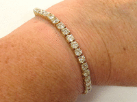 Image 3 of 4 of a N/A GOLD DIAMOND BRACELET