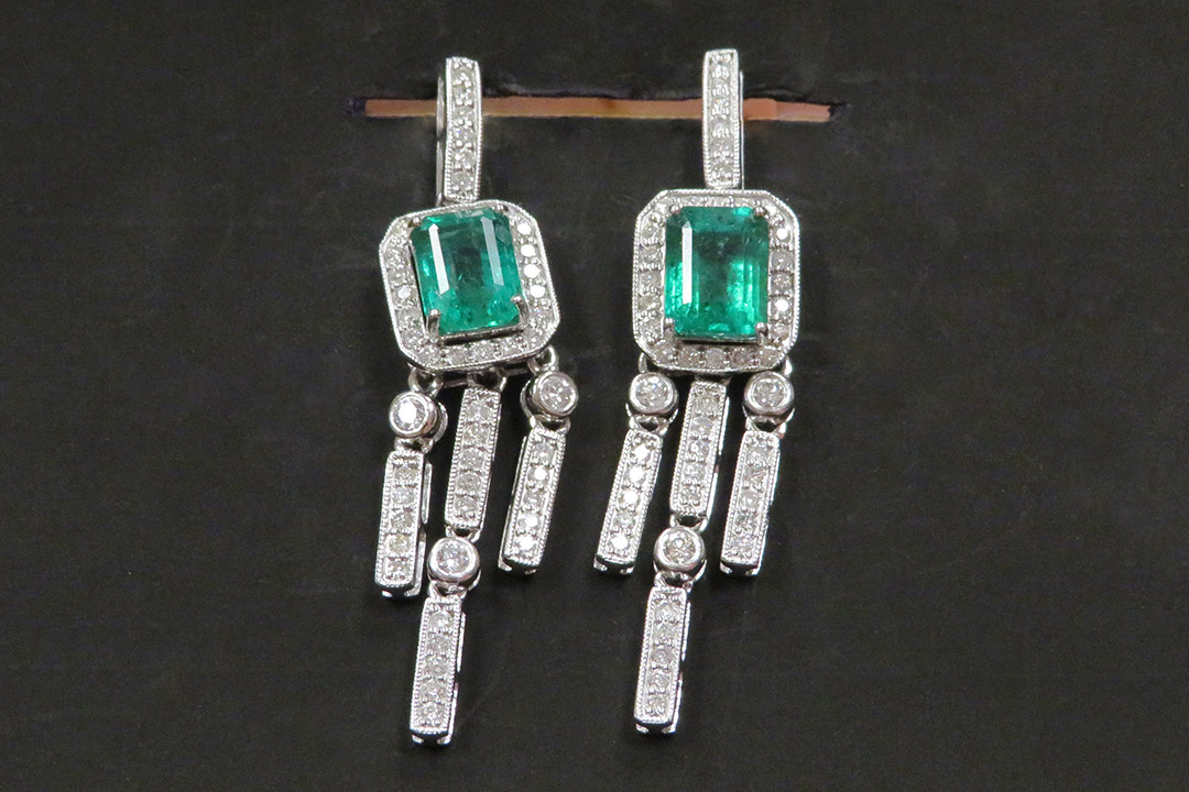 1st Image of a N/A PLATINUM LADIES CAST EMERALD & DIAMOND DANGLE