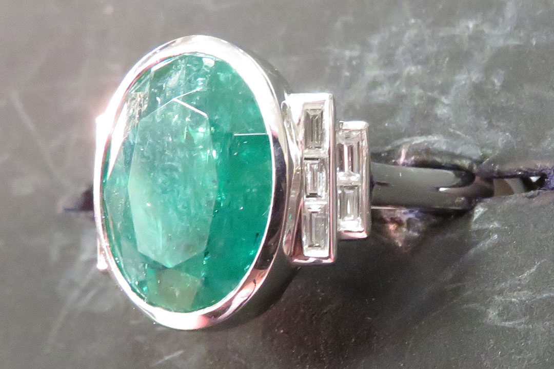 1st Image of a N/A PLATINUM EMERALD DIAMOND