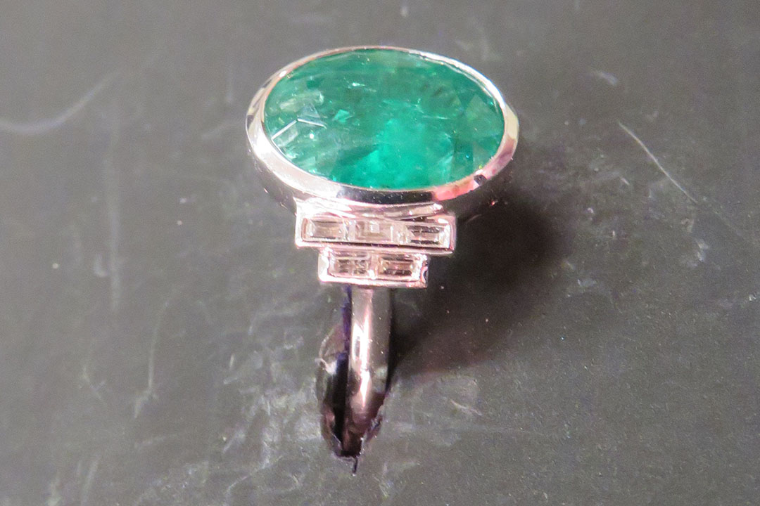 2nd Image of a N/A PLATINUM EMERALD DIAMOND