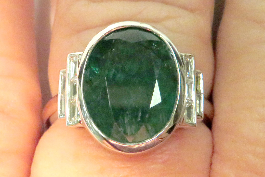 3rd Image of a N/A PLATINUM EMERALD DIAMOND