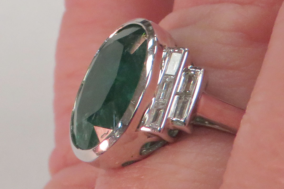 6th Image of a N/A PLATINUM EMERALD DIAMOND