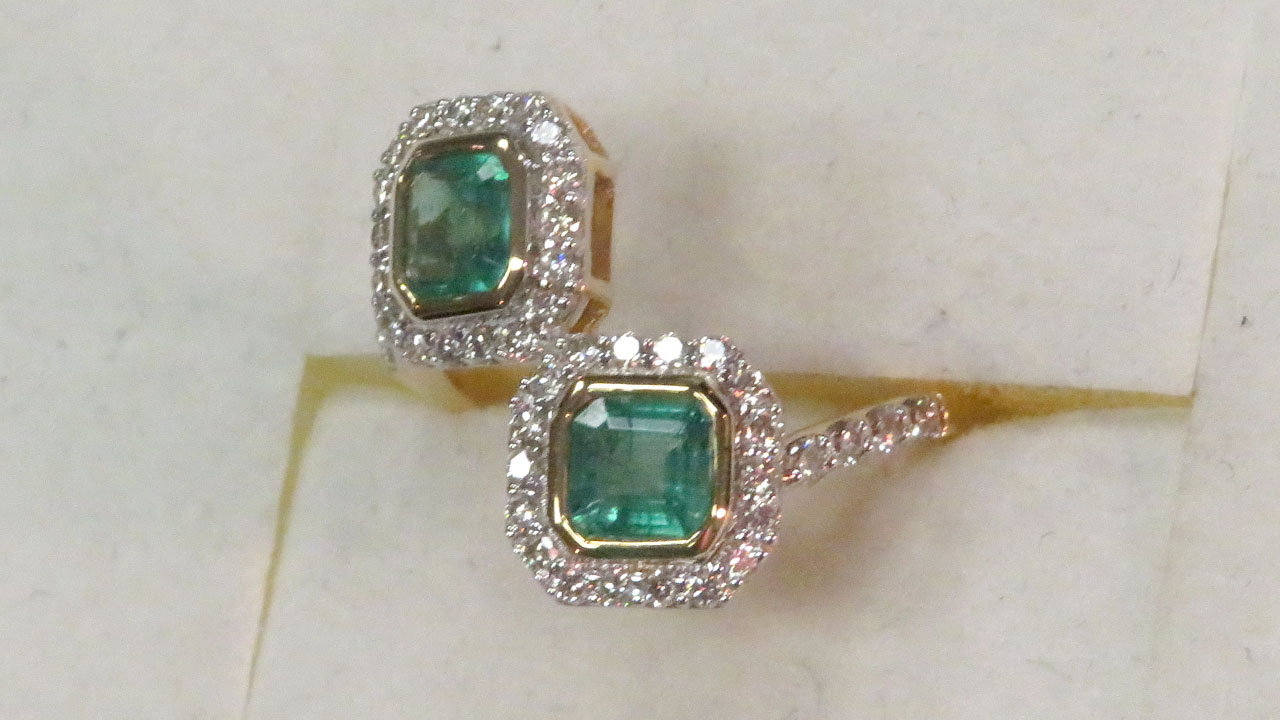 1st Image of a N/A 18K YEL GLD EMERALD BERYL & DIAMOND