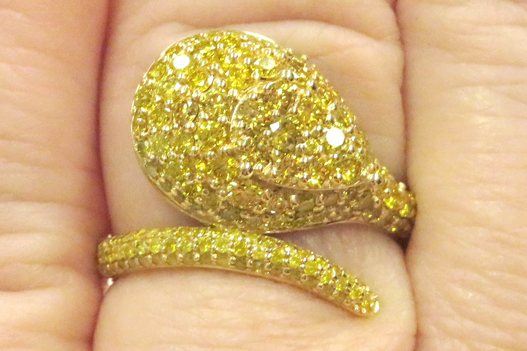 3rd Image of a N/A 18K YELLOW GOLD CAST STYLIZED DIAMOND