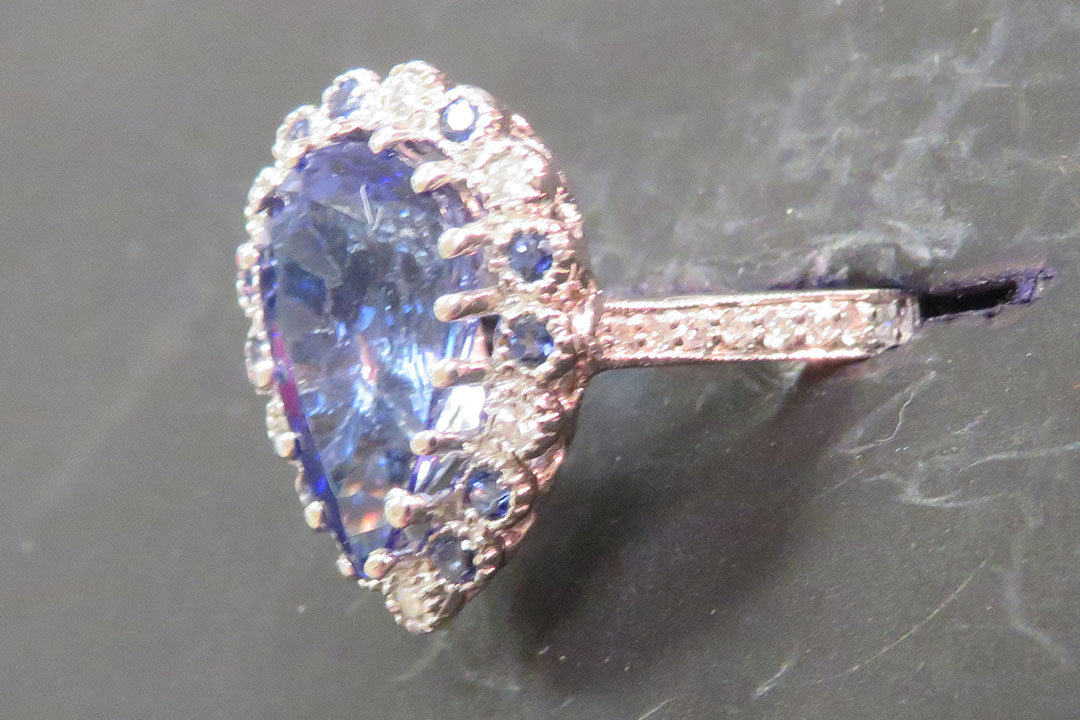 1st Image of a N/A SAPPHIRE DIAMOND