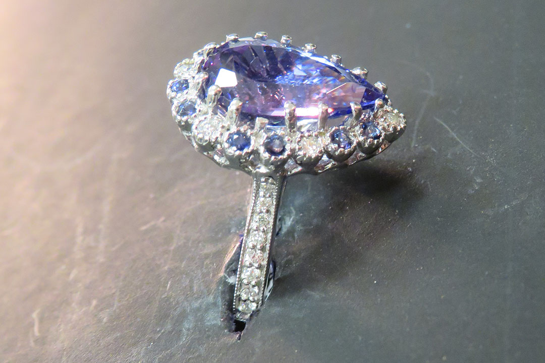 2nd Image of a N/A SAPPHIRE DIAMOND