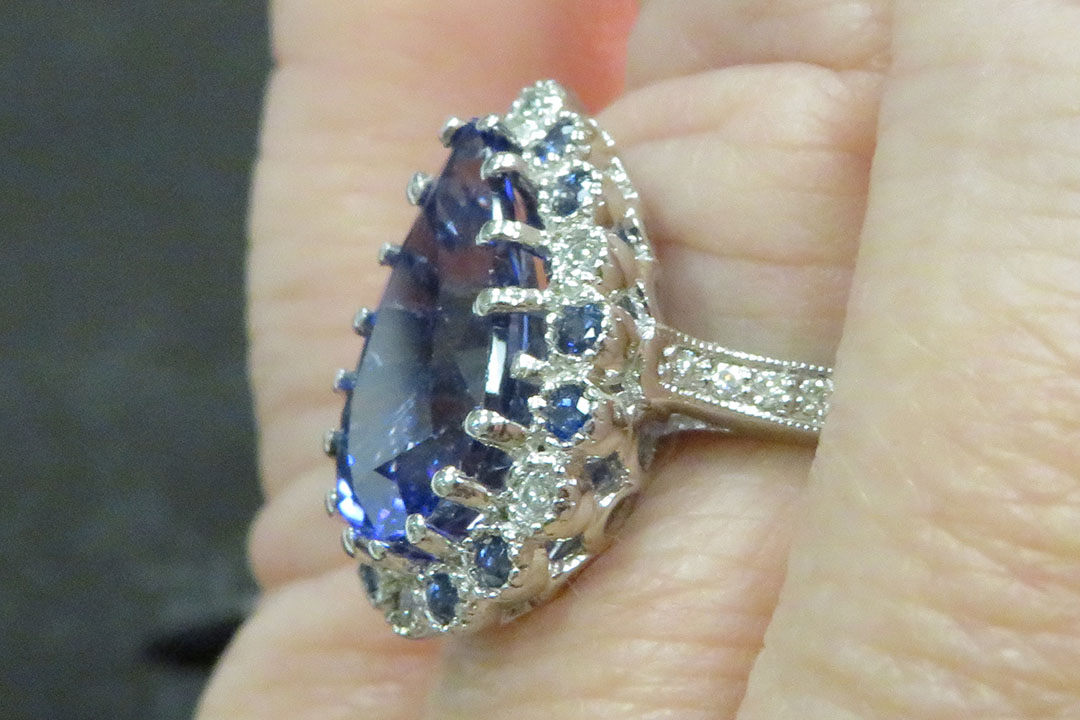 4th Image of a N/A SAPPHIRE DIAMOND