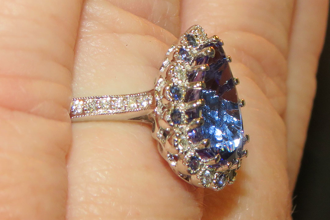 5th Image of a N/A SAPPHIRE DIAMOND