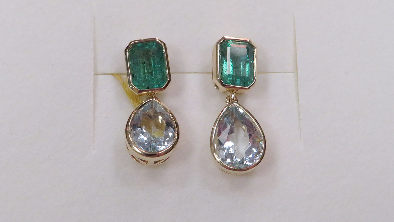 1st Image of a N/A AQUAMARINE BERYL & EMERALD BERYL GEMSTONE