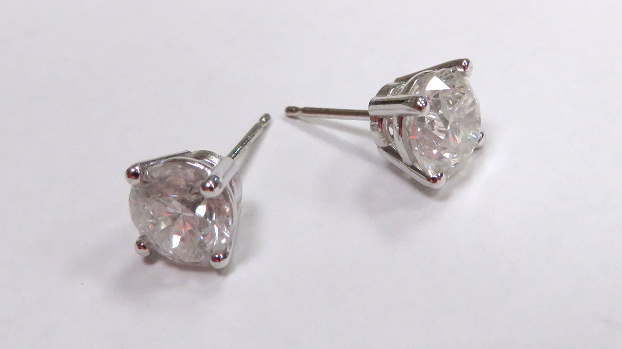 2nd Image of a N/A 18K WHITE GOLD BRILLIANT CUT DIAMOND