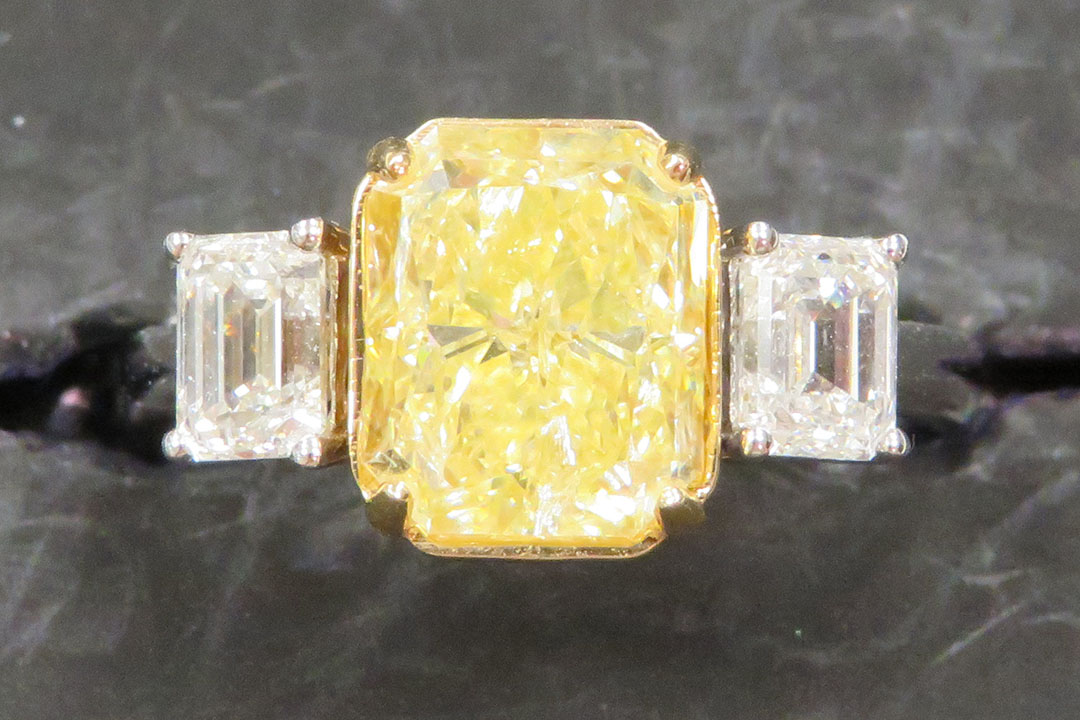 0th Image of a N/A 2 TONE DIAMOND RING