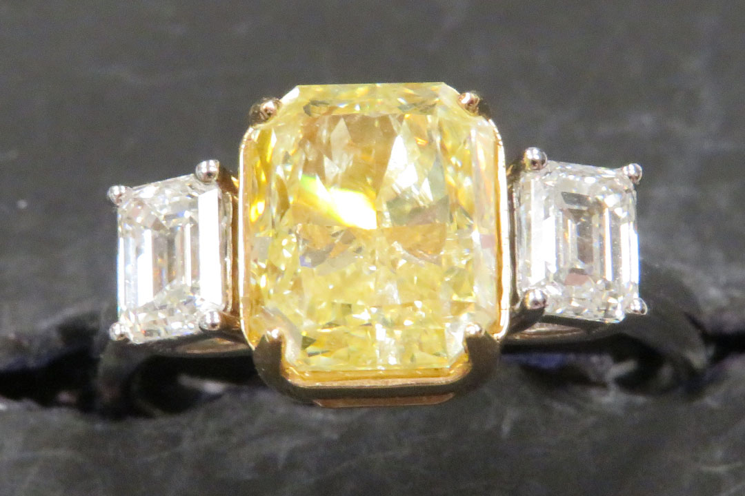 1st Image of a N/A 2 TONE DIAMOND RING
