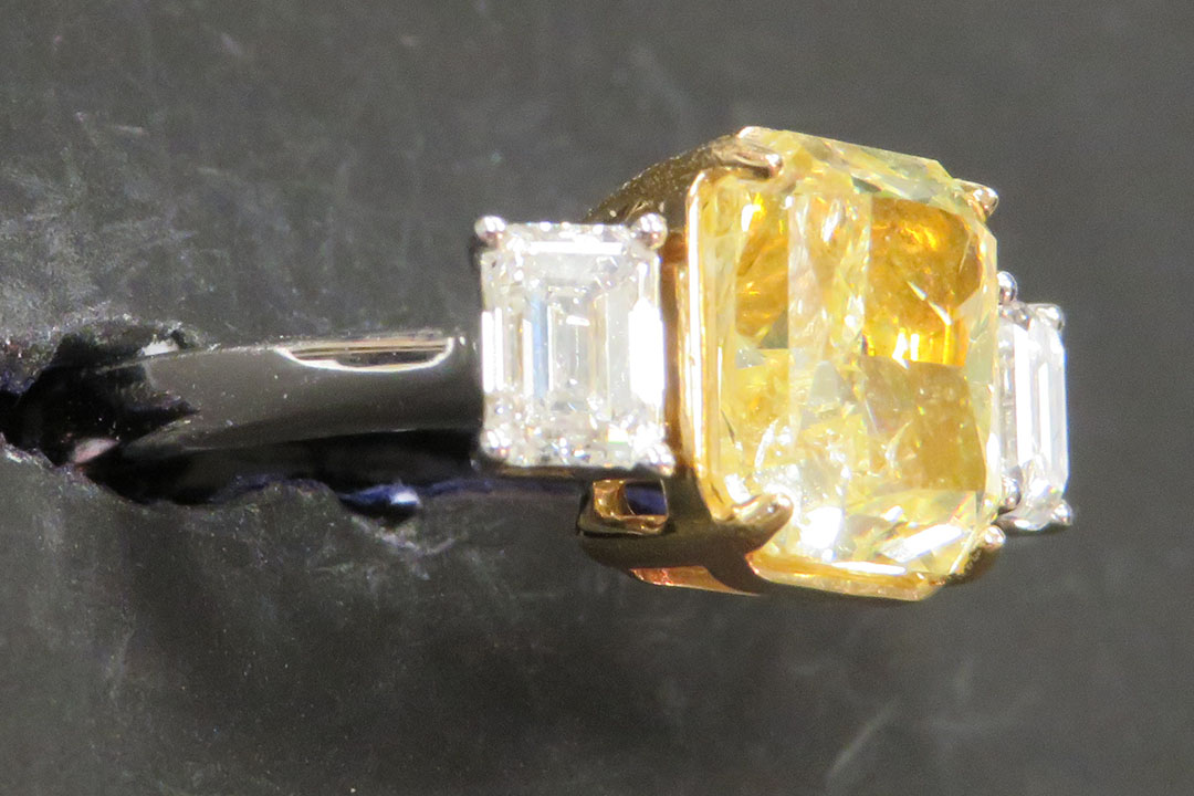 3rd Image of a N/A 2 TONE DIAMOND RING