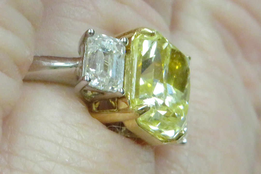 6th Image of a N/A 2 TONE DIAMOND RING