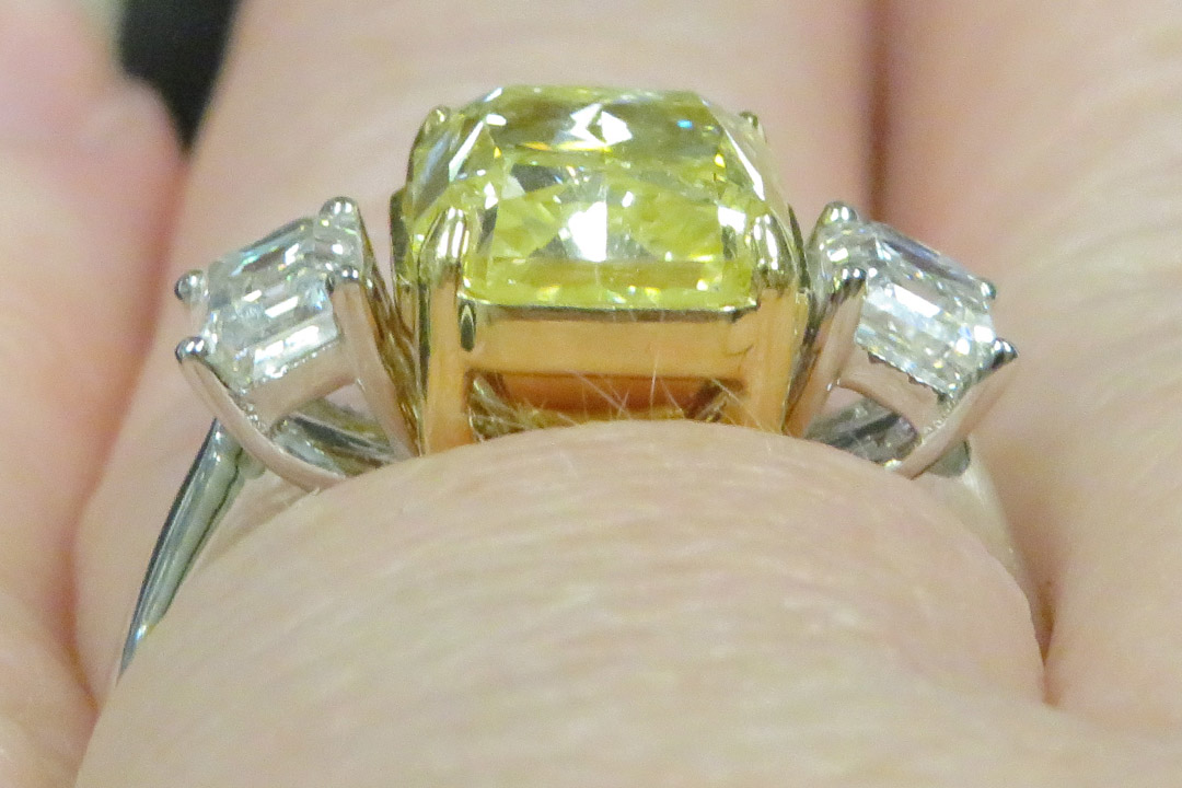 8th Image of a N/A 2 TONE DIAMOND RING