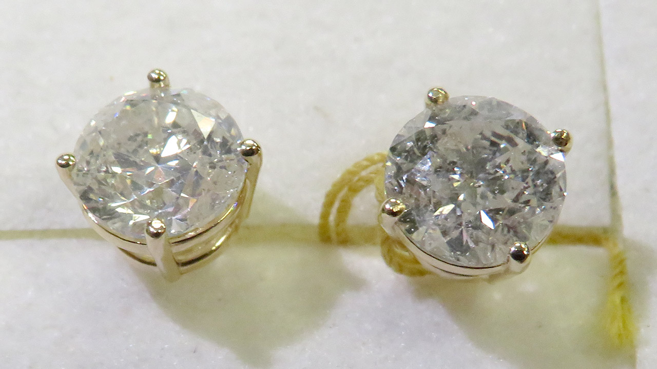 1st Image of a N/A 14K GOLD DIAMOND STUD