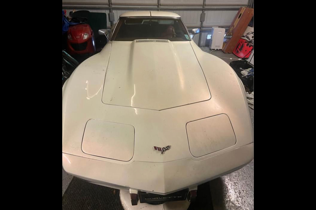 2nd Image of a 1976 CHEVROLET CORVETTE STINGRAY