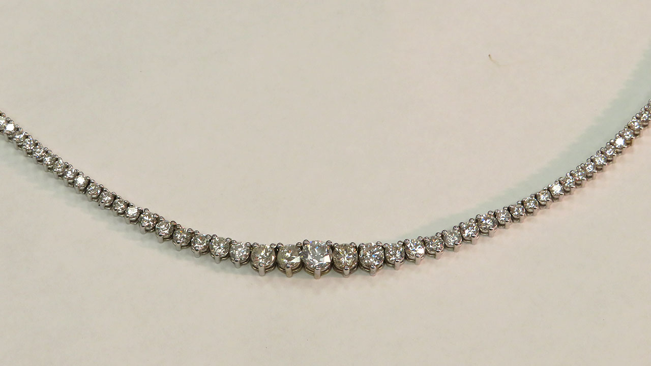 3rd Image of a N/A 14K WHITE GOLD DIAMOND NECKLACE