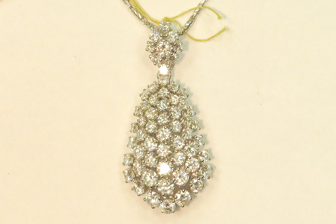 2nd Image of a N/A 14K WHITE GOLD DIAMOND PENDANT