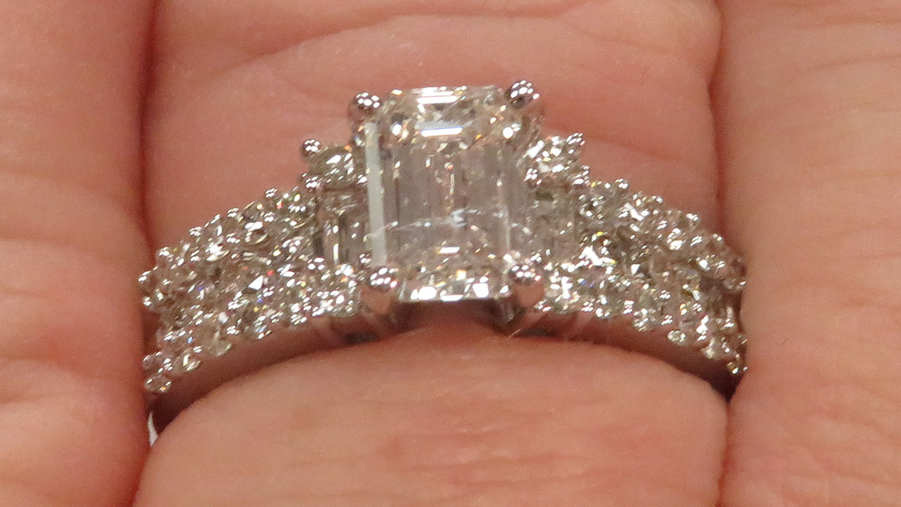 4th Image of a N/A 18K WHITE GOLD DIAMOND UNITY