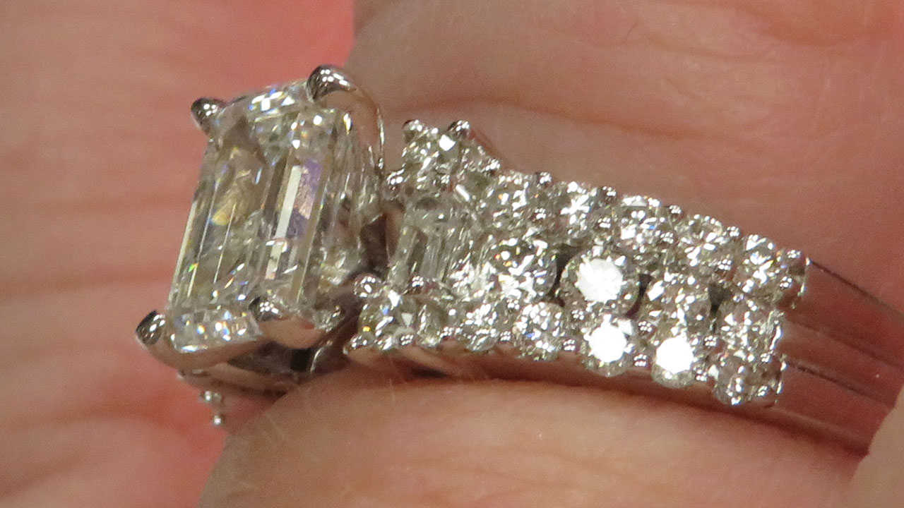 5th Image of a N/A 18K WHITE GOLD DIAMOND UNITY