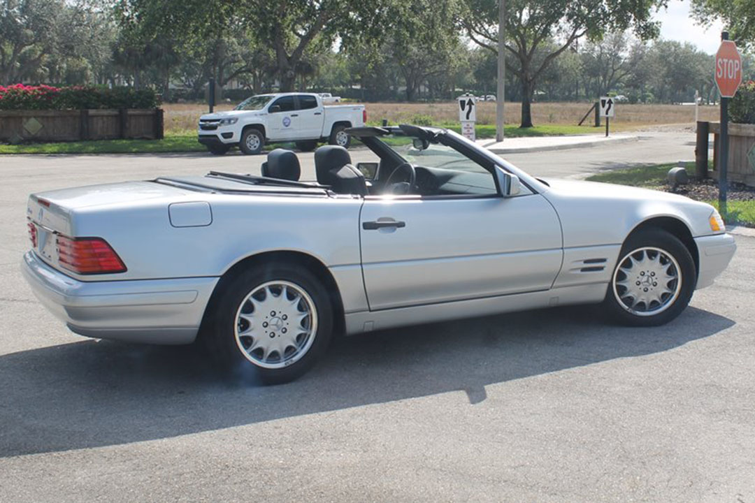 3rd Image of a 1997 MERCEDES-BENZ SL-CLASS SL500