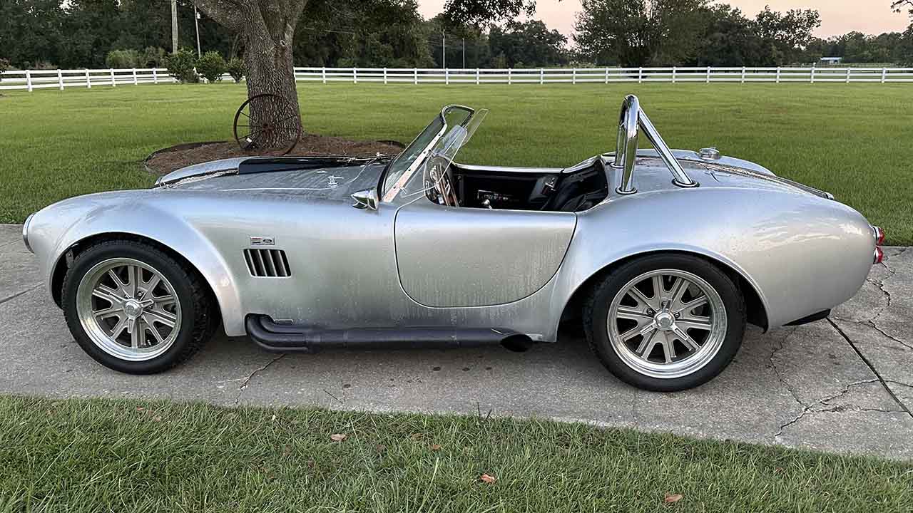 2nd Image of a 1965 FORD COBRA
