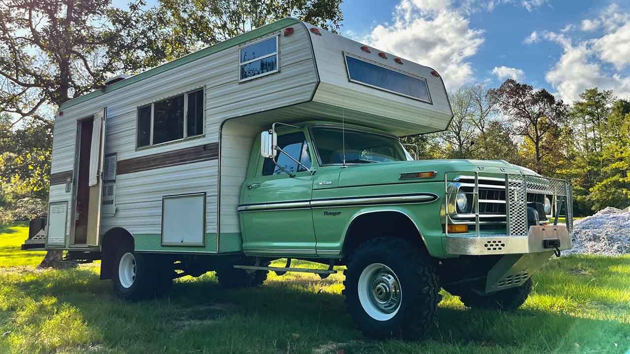 3rd Image of a 1971 FORD F350- CAMPER