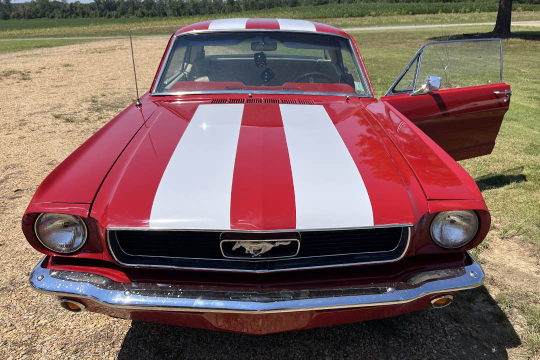 3rd Image of a 1966 FORD MUSTANG