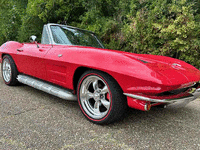 Image 3 of 11 of a 1963 CHEVROLET CORVETTE