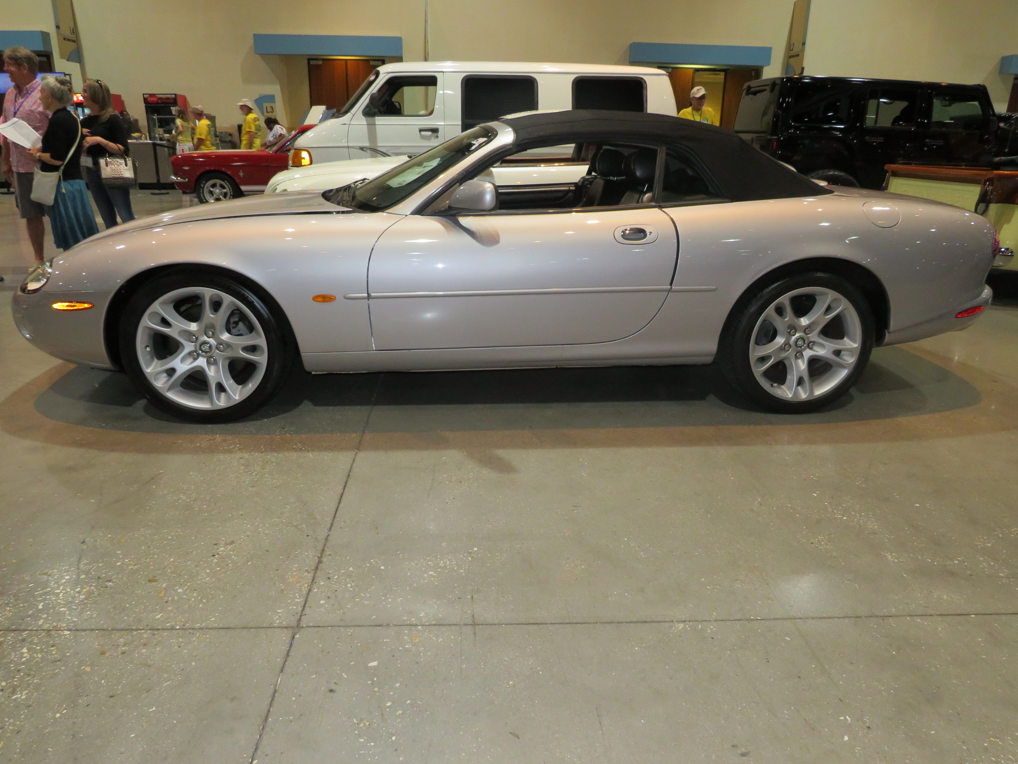 2nd Image of a 2003 JAGUAR XK8 XK