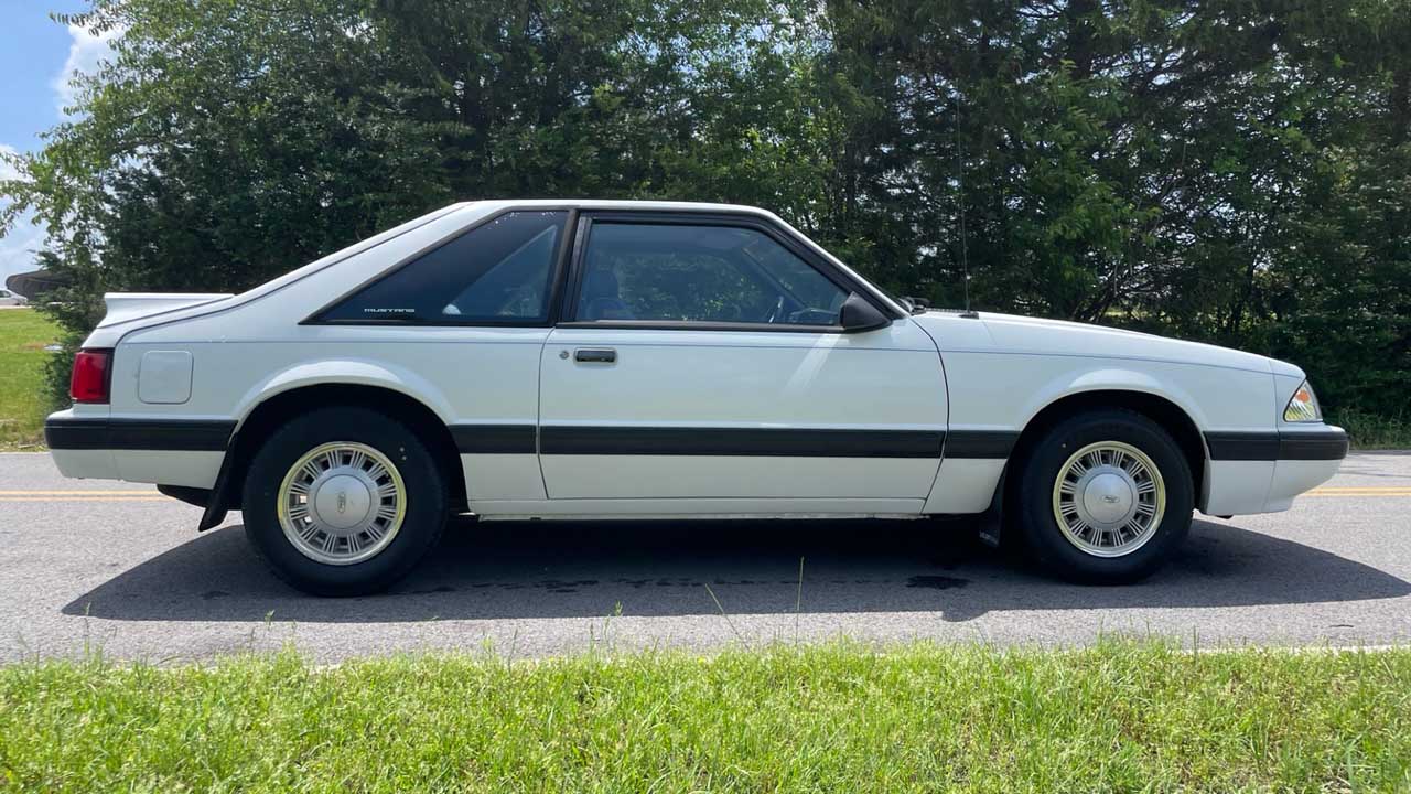 7th Image of a 1989 FORD MUSTANG LX