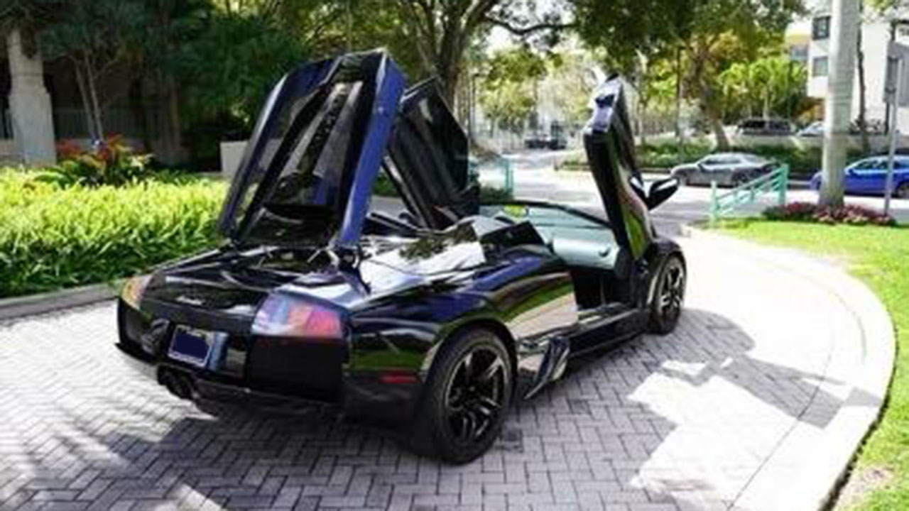 3rd Image of a 2005 LAMBORGHINI MURCIELAGO