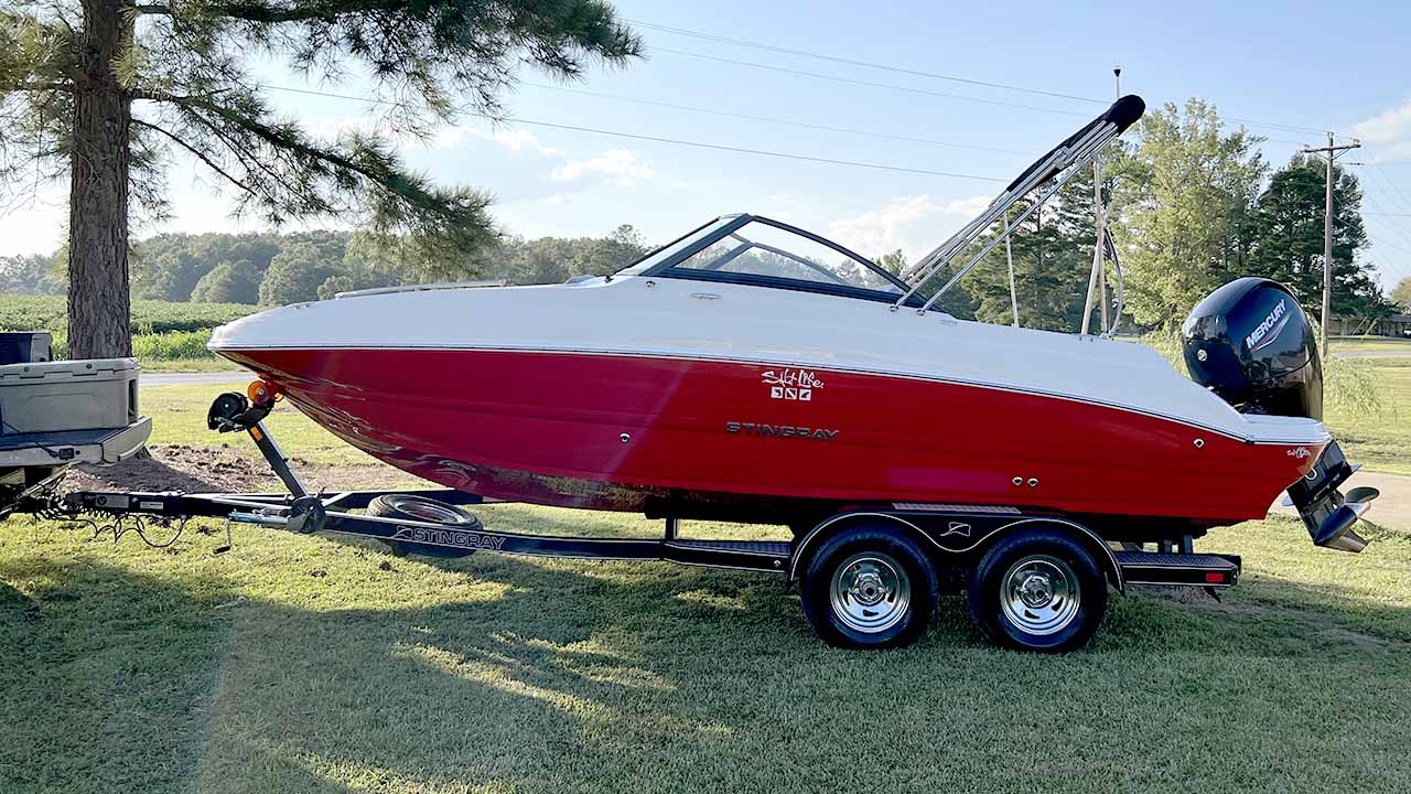1st Image of a 2022 STINGRAY 201DC