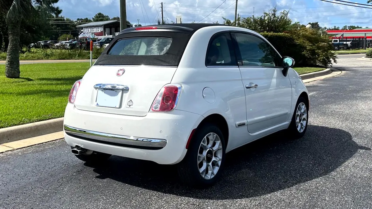 3rd Image of a 2017 FIAT 500C LOUNGE