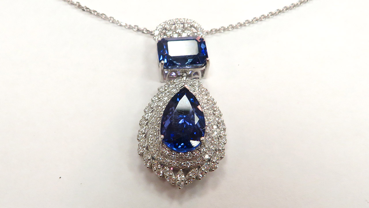 2nd Image of a N/A NATURAL TANZANITE ZOISITE AND DIAMONSD PENDANT WITH GOLD CHAIN